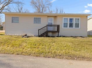 403 Mead Dr, Rockford, IL 61109