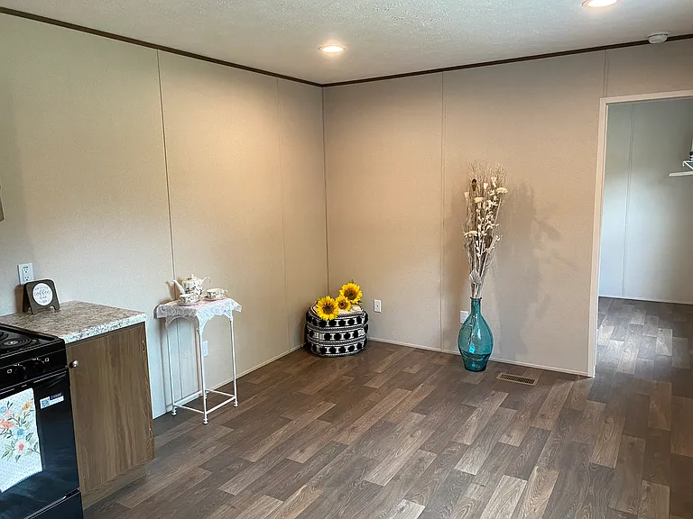 4852 County Road 1142 — Photo 13