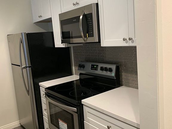 3rd image of 724 W Knoll Dr APT 215