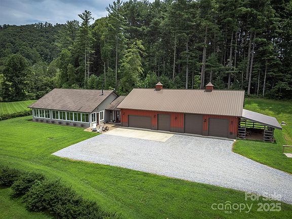 21st image of 326 Golden Valley Dr