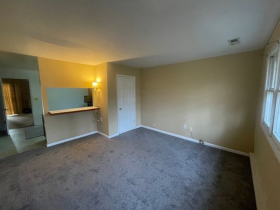 3rd image of 113 Great Oak Dr