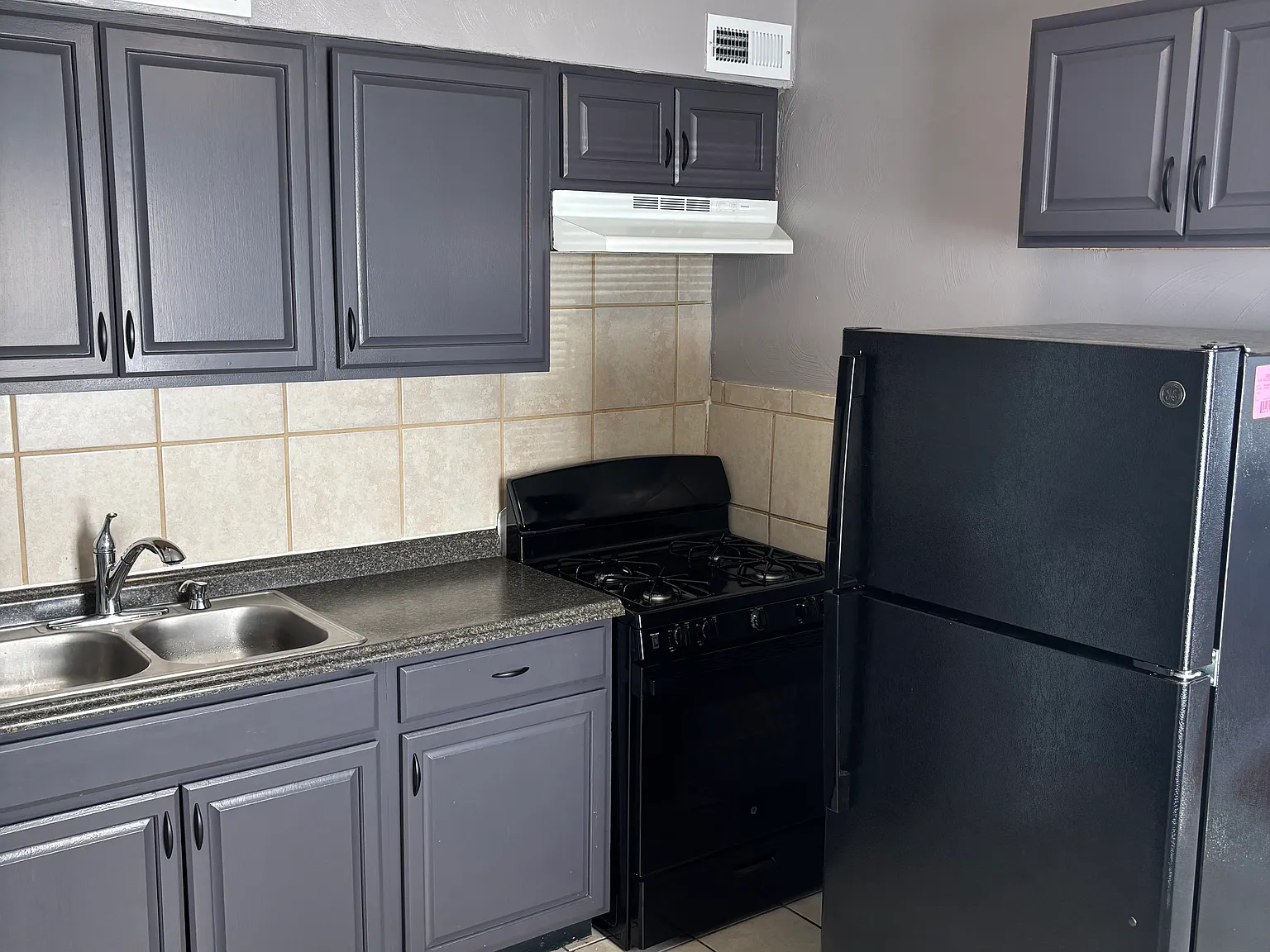 3 bed, 945 sqft, $1,850 — Photo 4