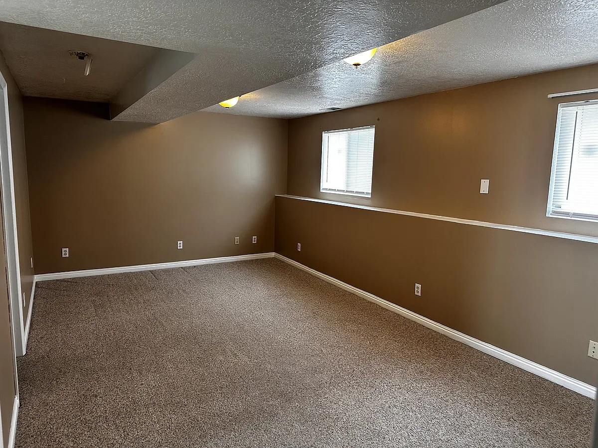 Building Photo - 2626 W 6050 S