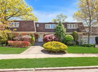 37-05 East Dr, Douglaston, NY 11363