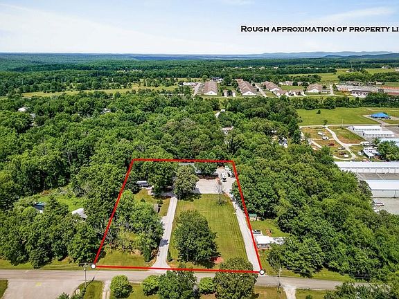 3rd image of 67 Woodlands Cir