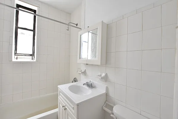 Rented by Clove Realty LLC | media 2