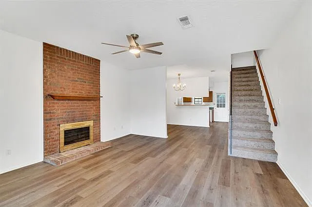 2 bed, 1.5 bath, 1221 sqft, $2,100 — Photo 2