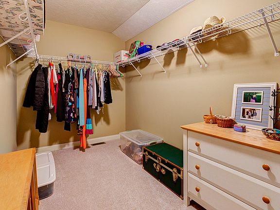 3rd image of 8871 Vineyard Haven Dr