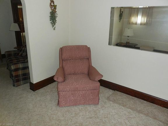 5th image of 1065 Ray Ave NW
