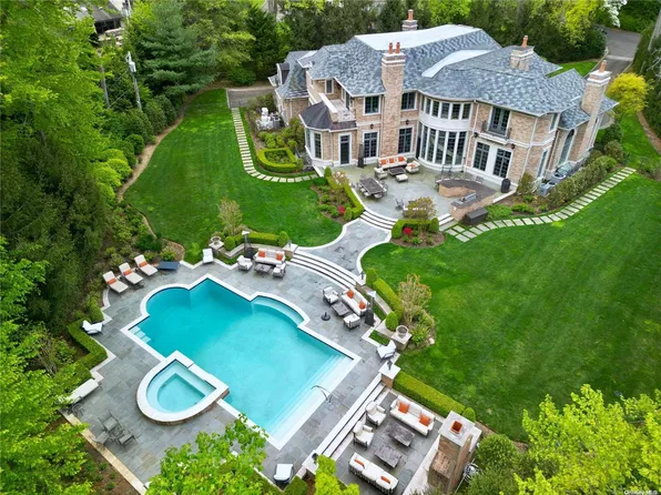 33 Cow Lane, Great Neck, NY 11024