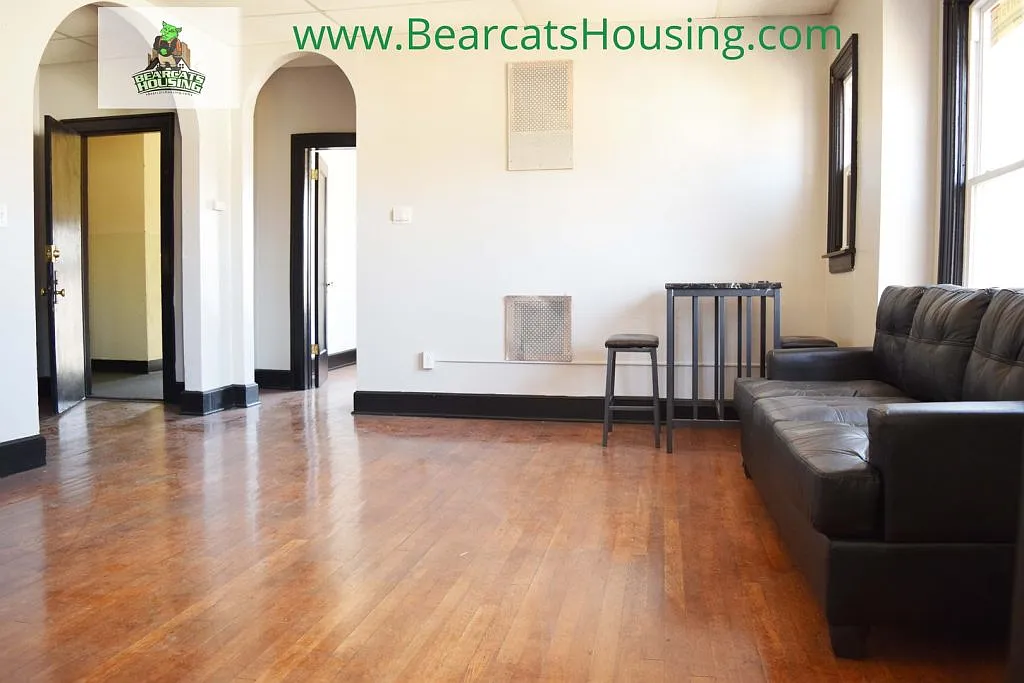 32 Edwards - E-1 — Photo 1