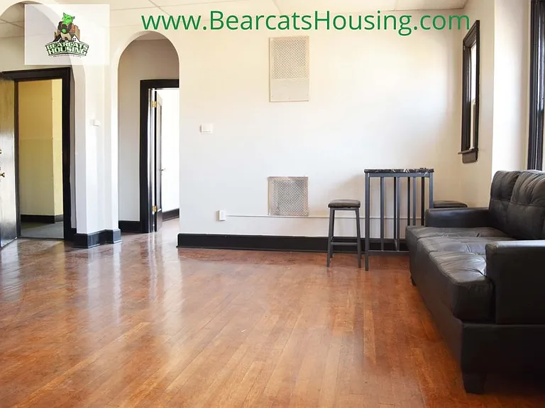 32 Edwards St E #1 — Photo 1