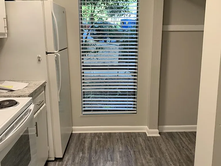 225 Village Ln #D — Photo 3