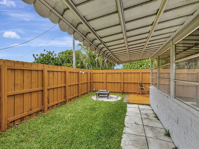 4901 NW 27th Way — Photo 23