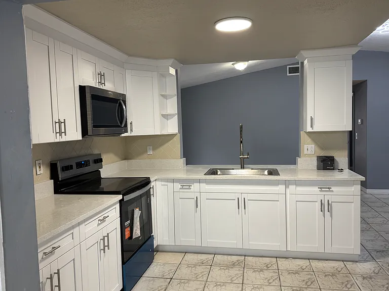 9124 Sandcroft Ct — Photo 3