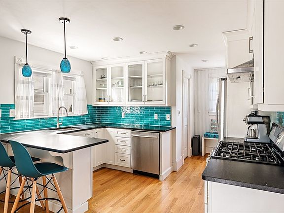3rd image of 106 Medford St