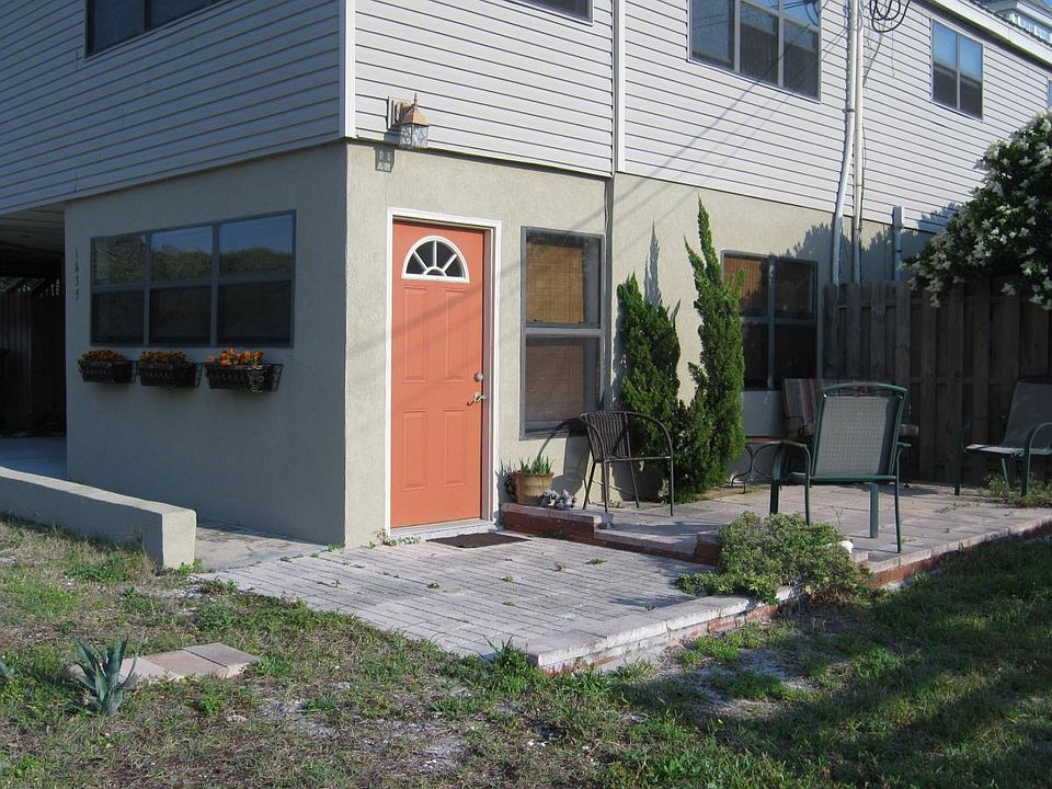 entrance small patio