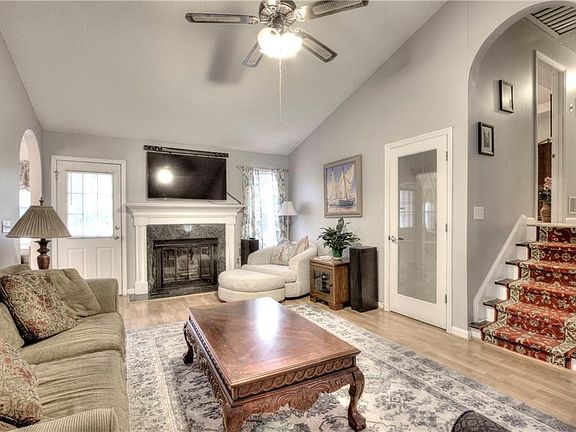 4th image of 26 Stonebrook Dr