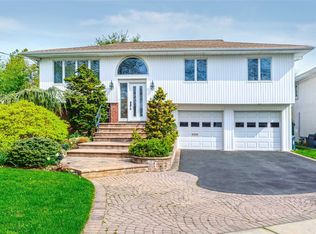 2337 Faye Ct, Merrick, NY 11566