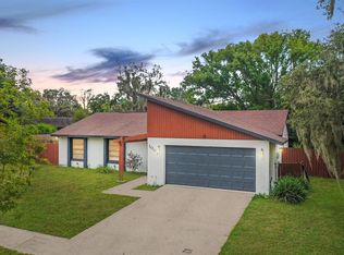 1001 Sandalwood Dr, Plant City, FL 33563