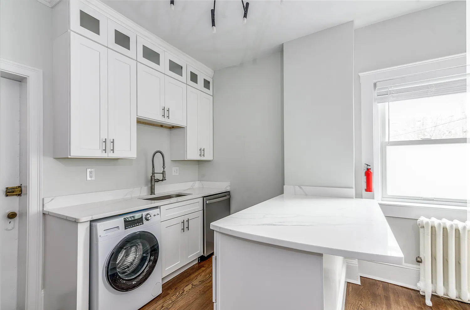 2 bed, 9999 sqft, $3,850 — Photo 2