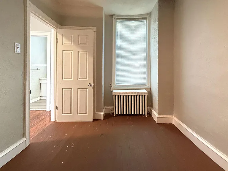 3929 Alfred St — Photo 4
