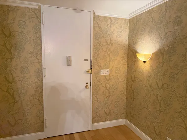 420 East 51st Street image 10 of 18