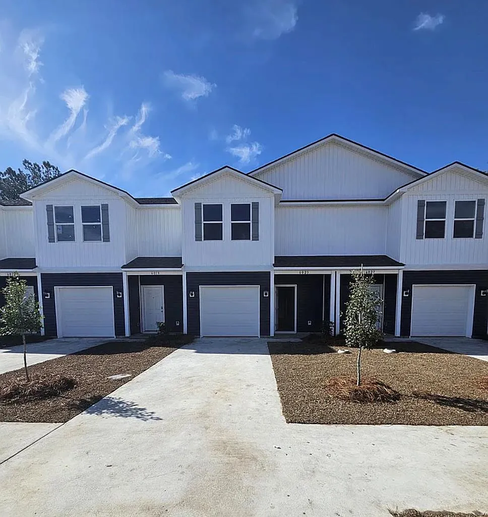 3 bed, 2.5 bath, 1498 sqft, $1,550 — Photo 1