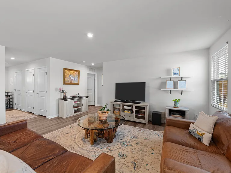 45 Florentine Ct — Photo 12
