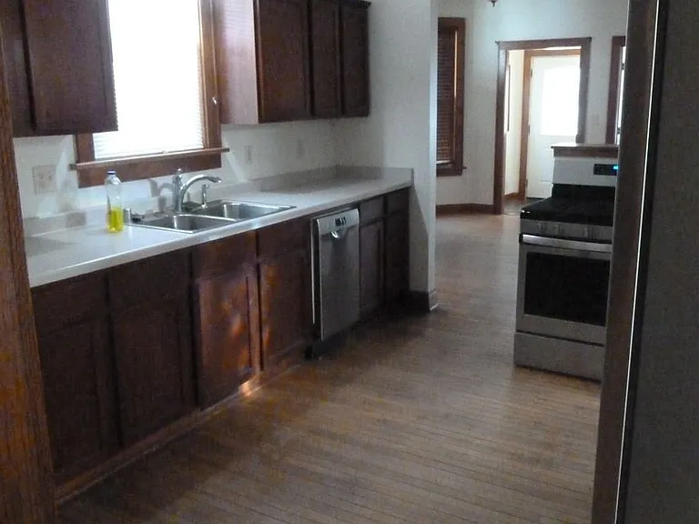 426 E Smith St — Photo 5