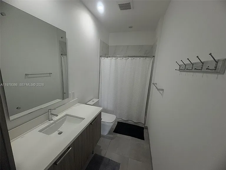1045 NE 18th Ave #304 — Photo 11
