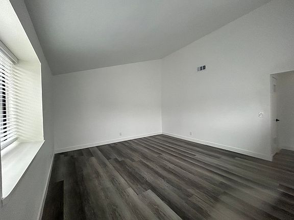 4th image of 12713-12719 Hadley St #12715
