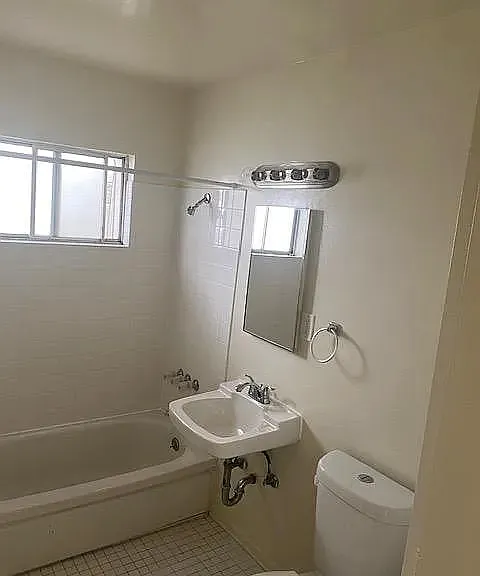 3725 S Bentley Ave #7 — Photo 1
