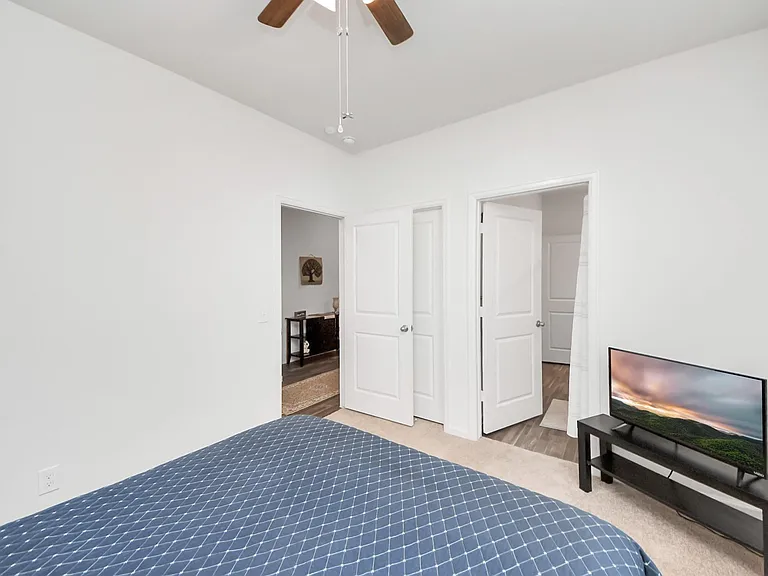 1024 Banyon Tree Ln — Photo 23