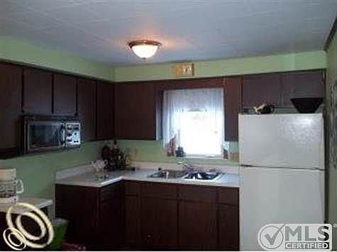 153Kitchen.jpg