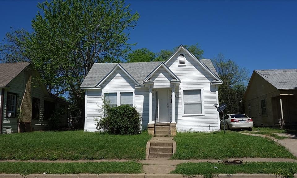 2nd image of 2221 Maple Ave