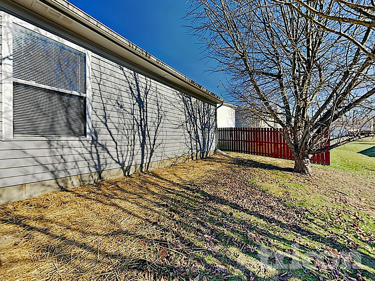 1697 Willowview Ln — Photo 15