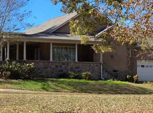 324 Avenue Of The Oaks, Rock Spring, GA 30739