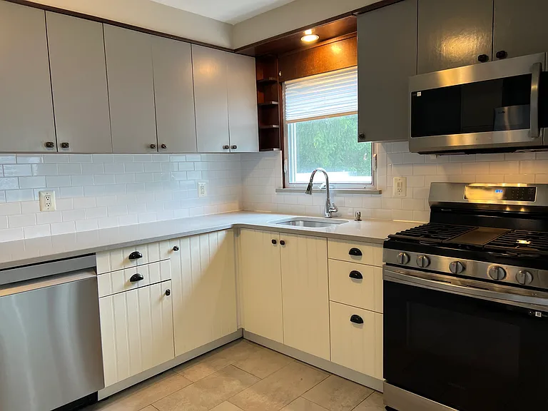 377 Hasbrouck Blvd — Photo 8