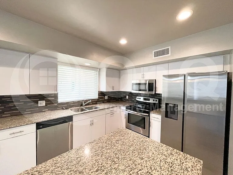 833 E Park Modern Dr — Photo 3