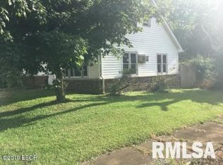 913 E College St, Marion, IL 62959