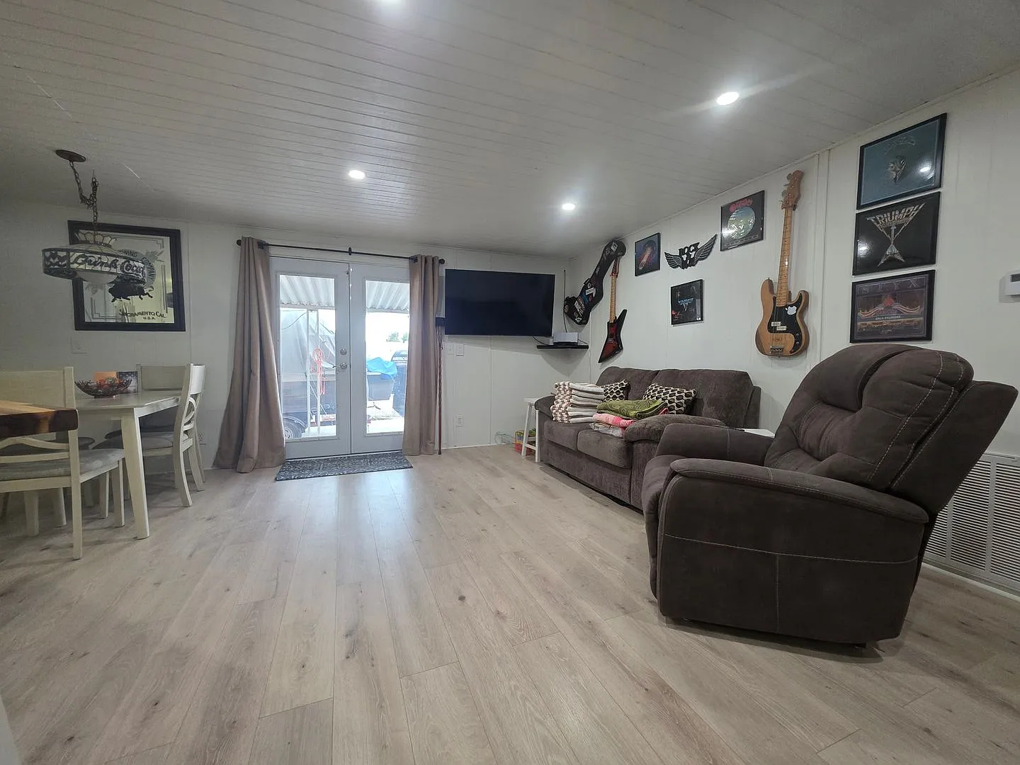 Charming Furnished 3-Bedroom Home in Willow Valley Short-Term Rental! — Photo 2