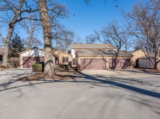 1205 Oakview Dr, Wheaton, IL 60187