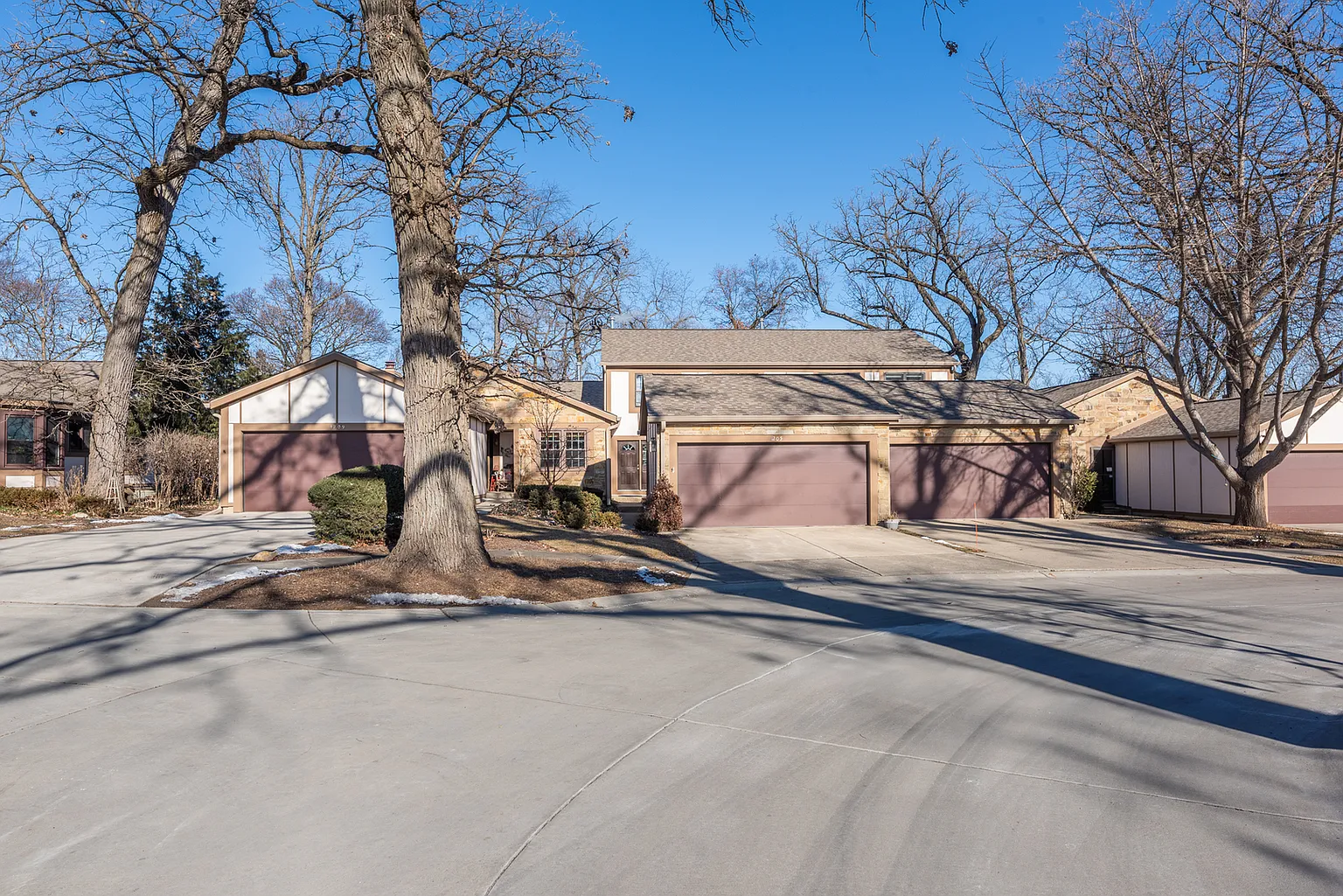 1205 Oakview Dr photo 1
