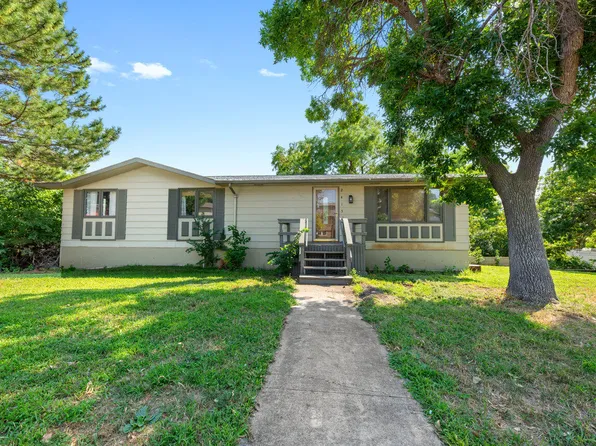 2415 E Franklin St, Pierre, SD 57501