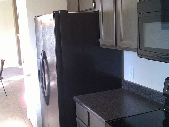 4th image of 805 Oak Grove Ln
