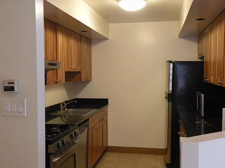 5716 Howe St #4B — Photo 3