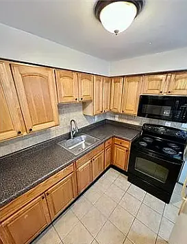 1599 Retreat St — Photo 1