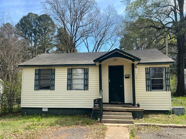 1513 S Walker St, Hope, AR 71801