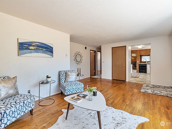 4th image of 4711 76th Street E